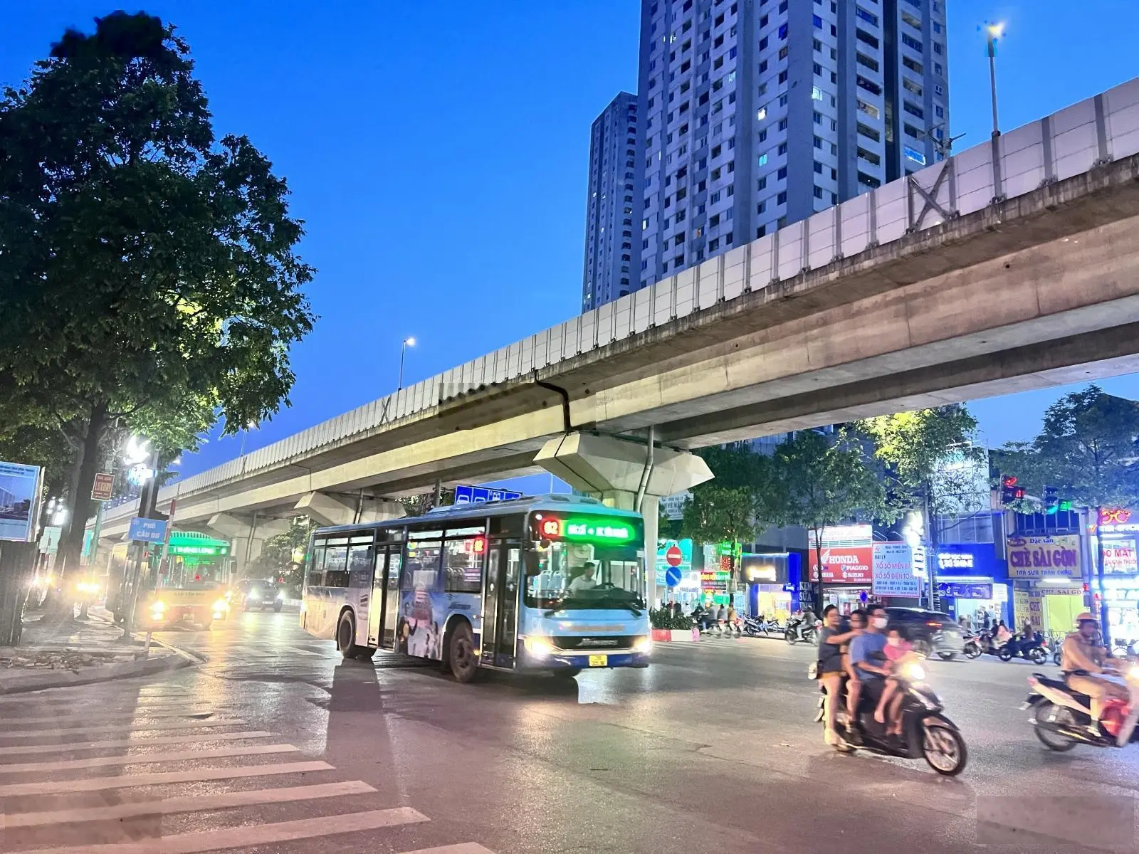 Bán nhà Văn Phú - Phú La - Hà Đông. Đấu giá 50m2 5 tầng MT 5m, phân lô vỉa hè ô tô tránh kinh doanh