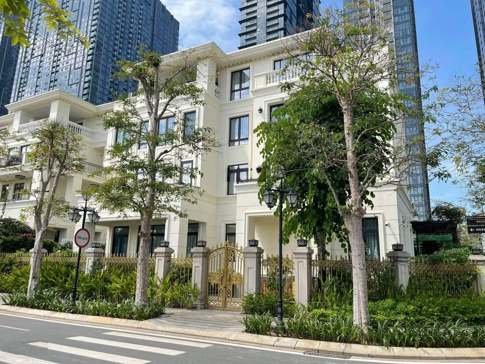Bán biệt thự mặt tiền sông tại Vinhomes Ba Son, 500 tỷ, 437m2