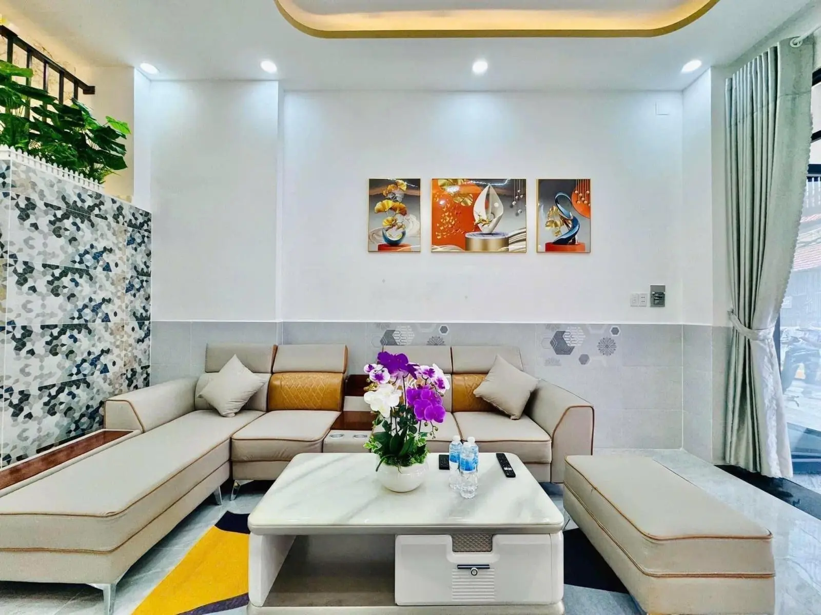 Chỉ 3tỷ350. Nhà 71m2 Cô Giang, P Cô Giang, Q1, Ngay Bùi Viện. Xây 1 trệt 2 lầu + sân thượng, hẻm 6m