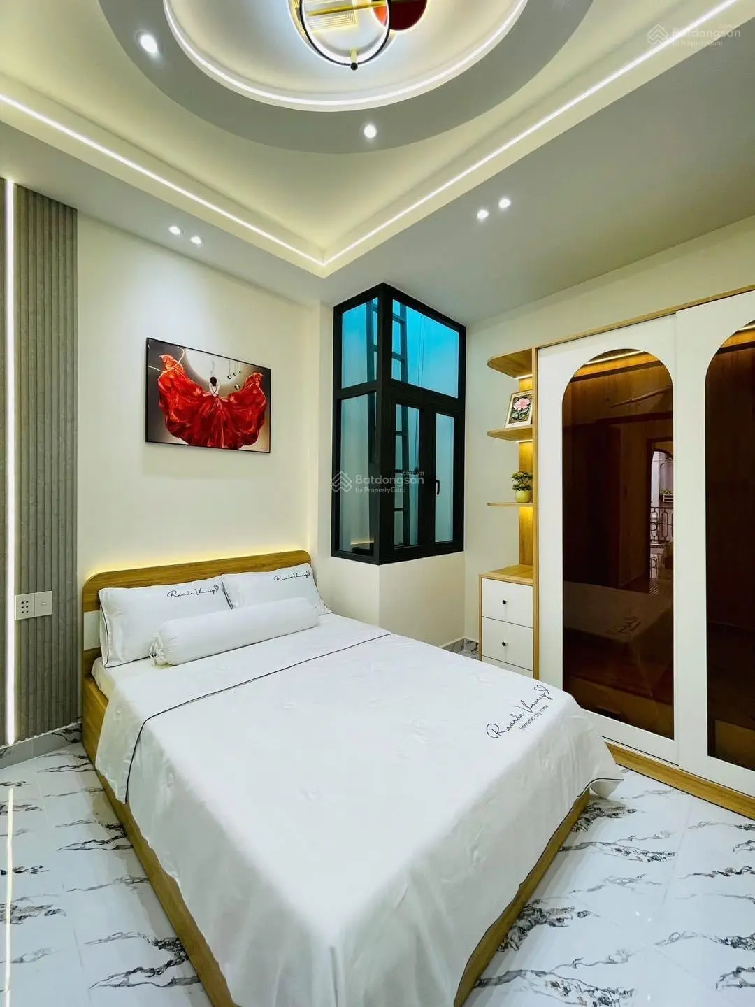 Bán nhà Sư Vạn Hạnh, P.10, Quận 10, 52m2, Ngang 5 dài 10,4, giá 2tỷ4,nội thất cơ bản, sổ hồng riêng