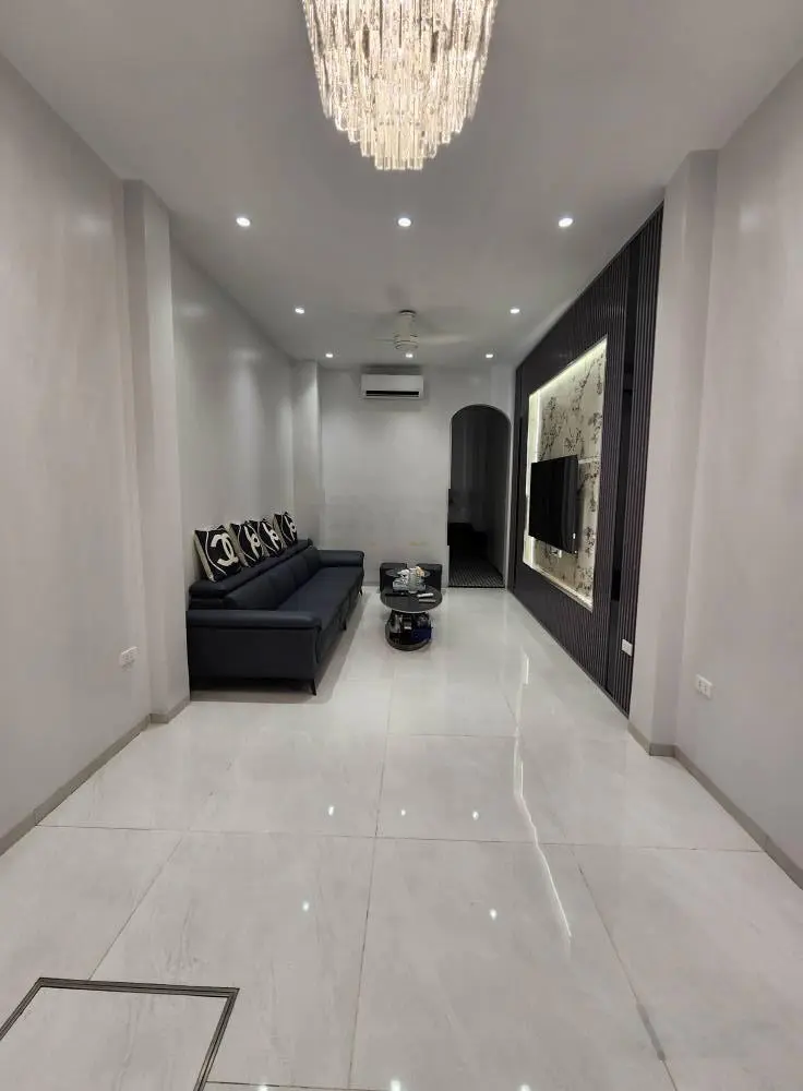 Hiếm dã man, nhà xây mới 6 tầng thang máy, mặt ngõ nông, 221 Tôn Đức Thắng, full nội thất, ở ngay