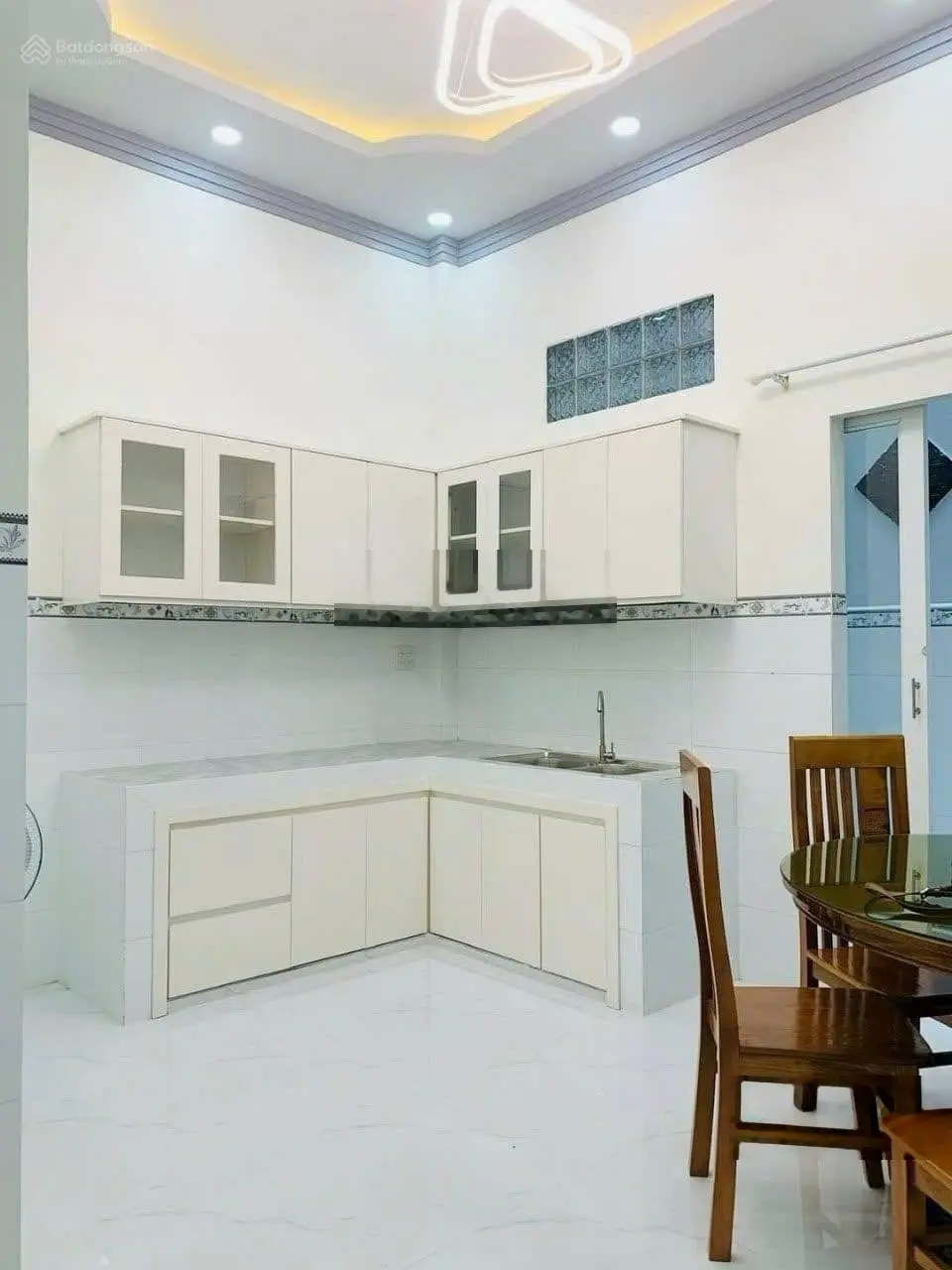 Bán căn nhà đang cho thuê 15tr/th- dt 75m2 - giá 3 tỷ 340- shr