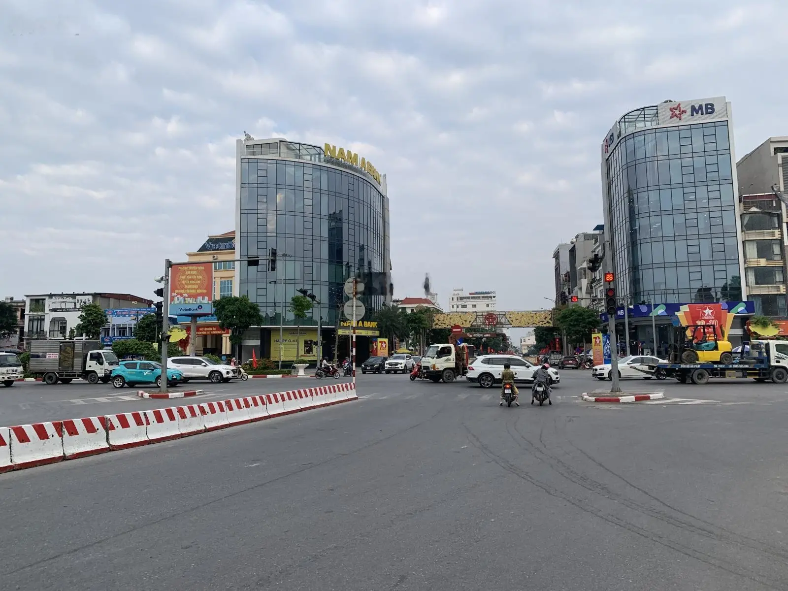 Bán nhà 3 tầng, 52m2 thông số đẹp, ô tô đỗ cửa sát thành phố thông minh