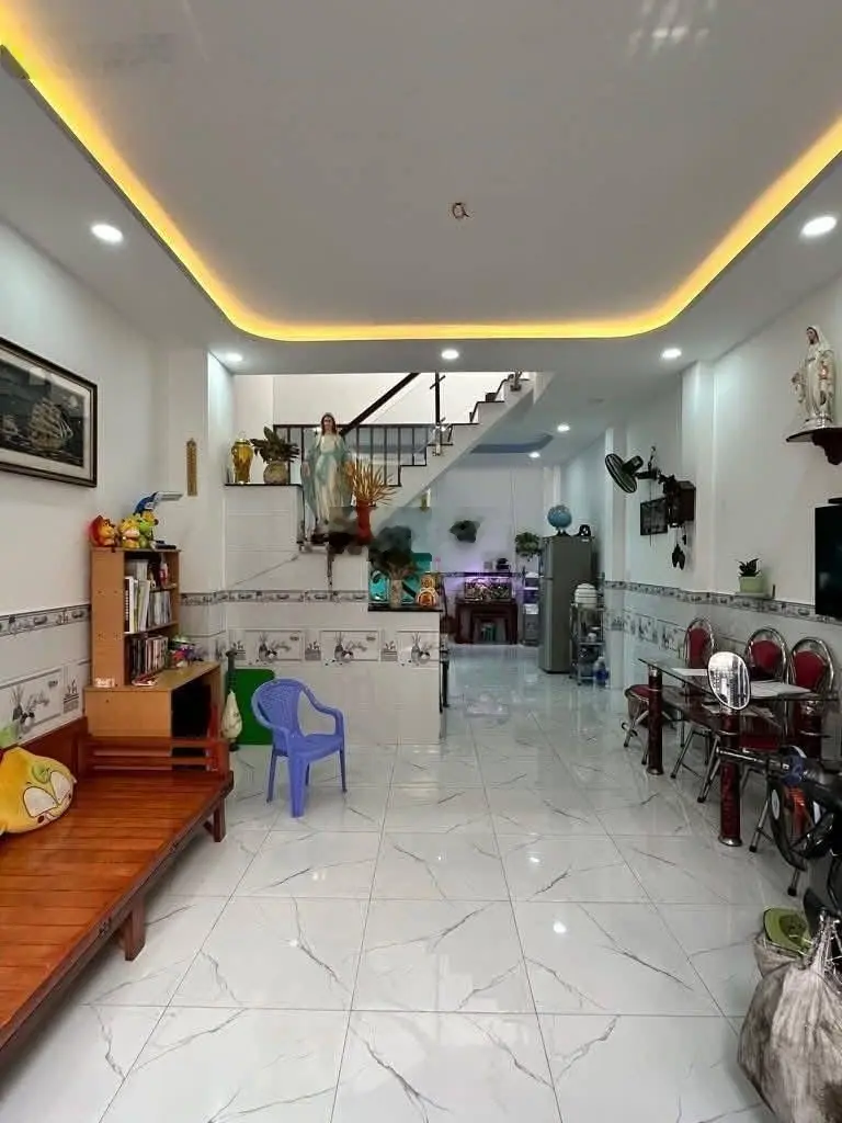 Giảm sốc chỉ còn 2tỷ950!! Nhà HXH Lê Thị Hồng, P1, Gò Vấp, DT 52m2, đang cho thuê 14tr/th, sổ riêng