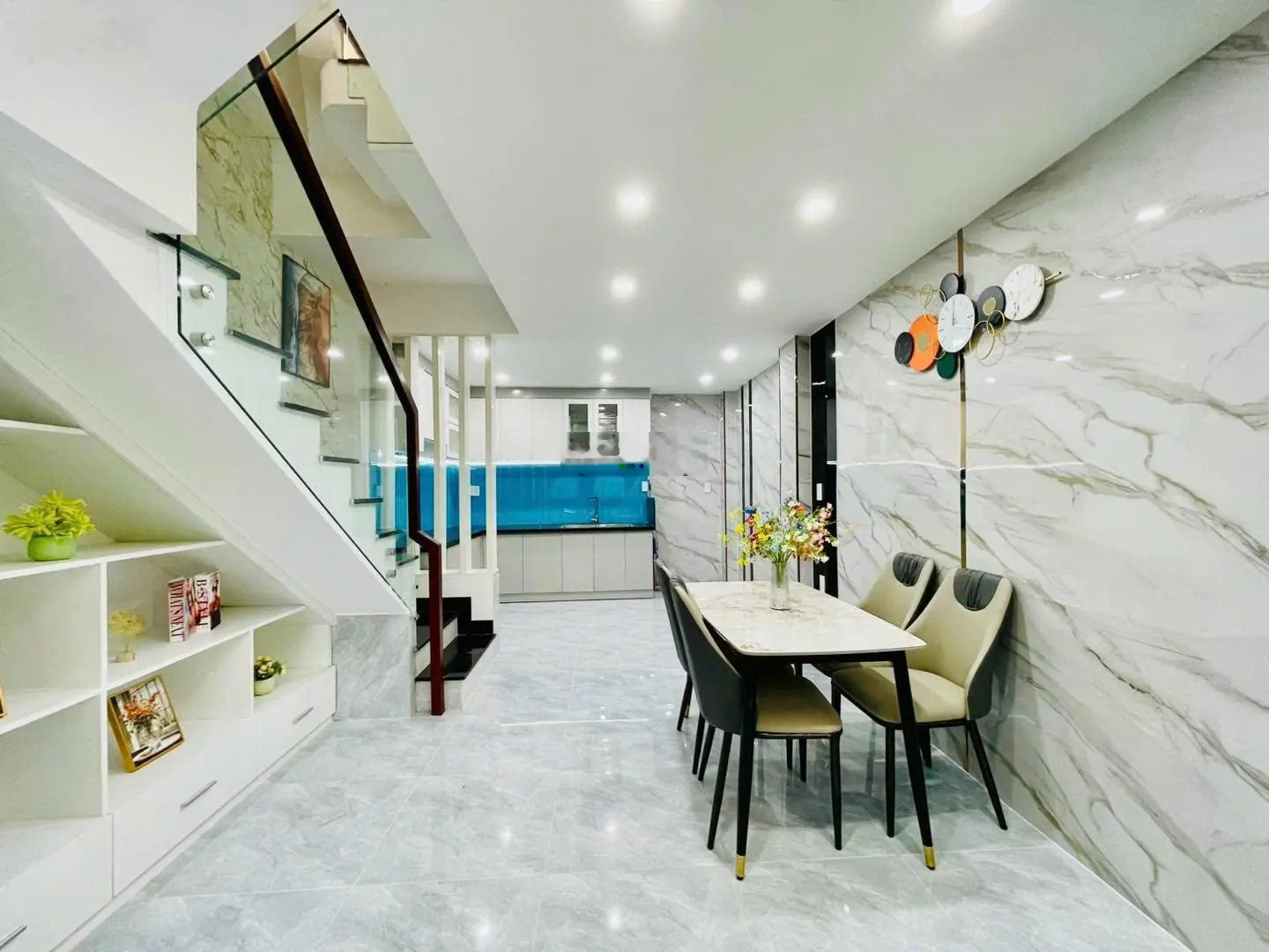 Giá 7tỷ200. xoay vốn bán gấp nhà nguyễn đình chính, phú nhuận. hxh. cách 50m đ. nuyễn văn trỗi