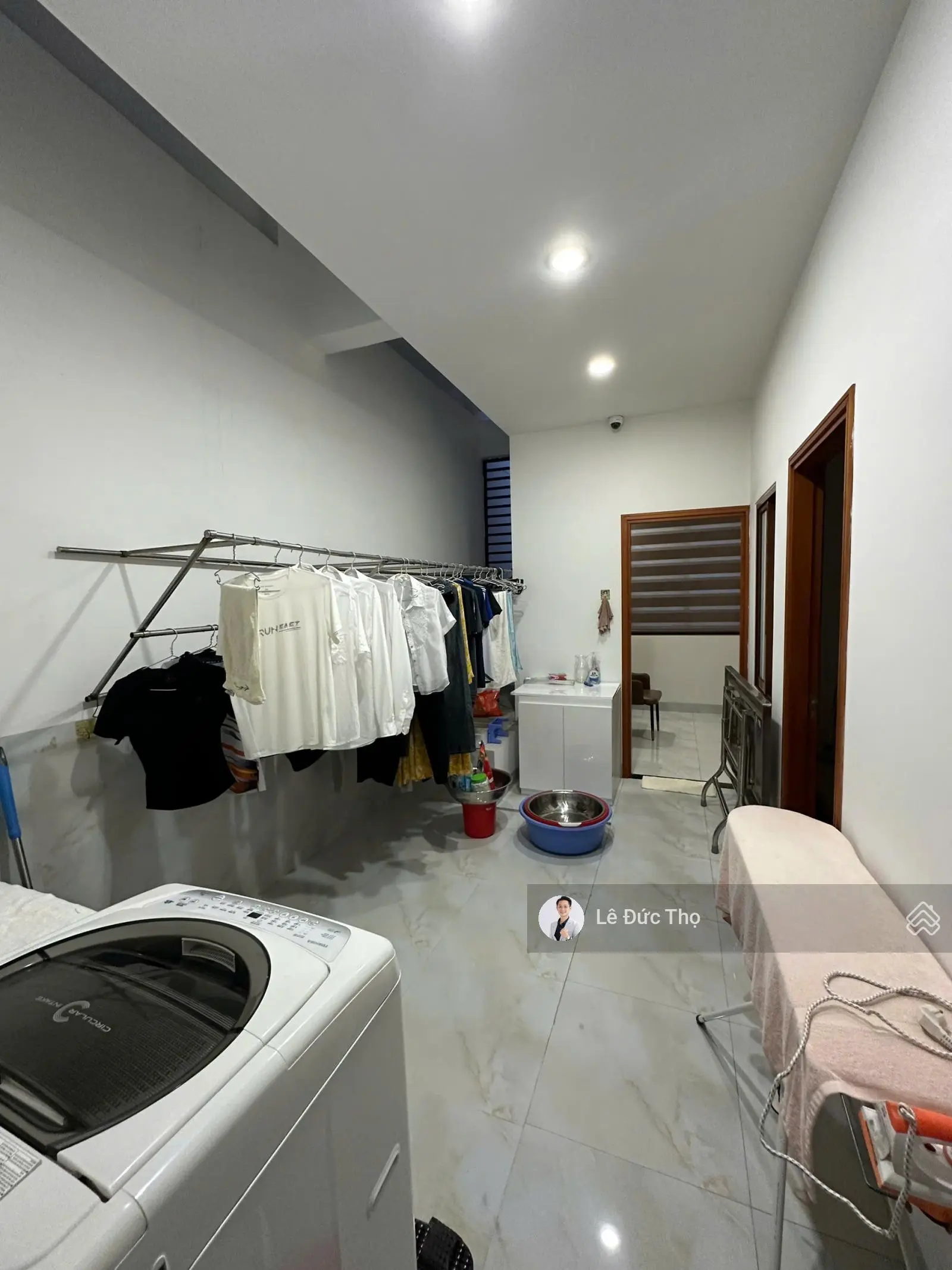 Bán nhà đẹp 5 tầng có thang máy hẻm oto 95 Bạch Đằng, ngay trung tâm, gần biển. Giá hạ 10,5 tỷ