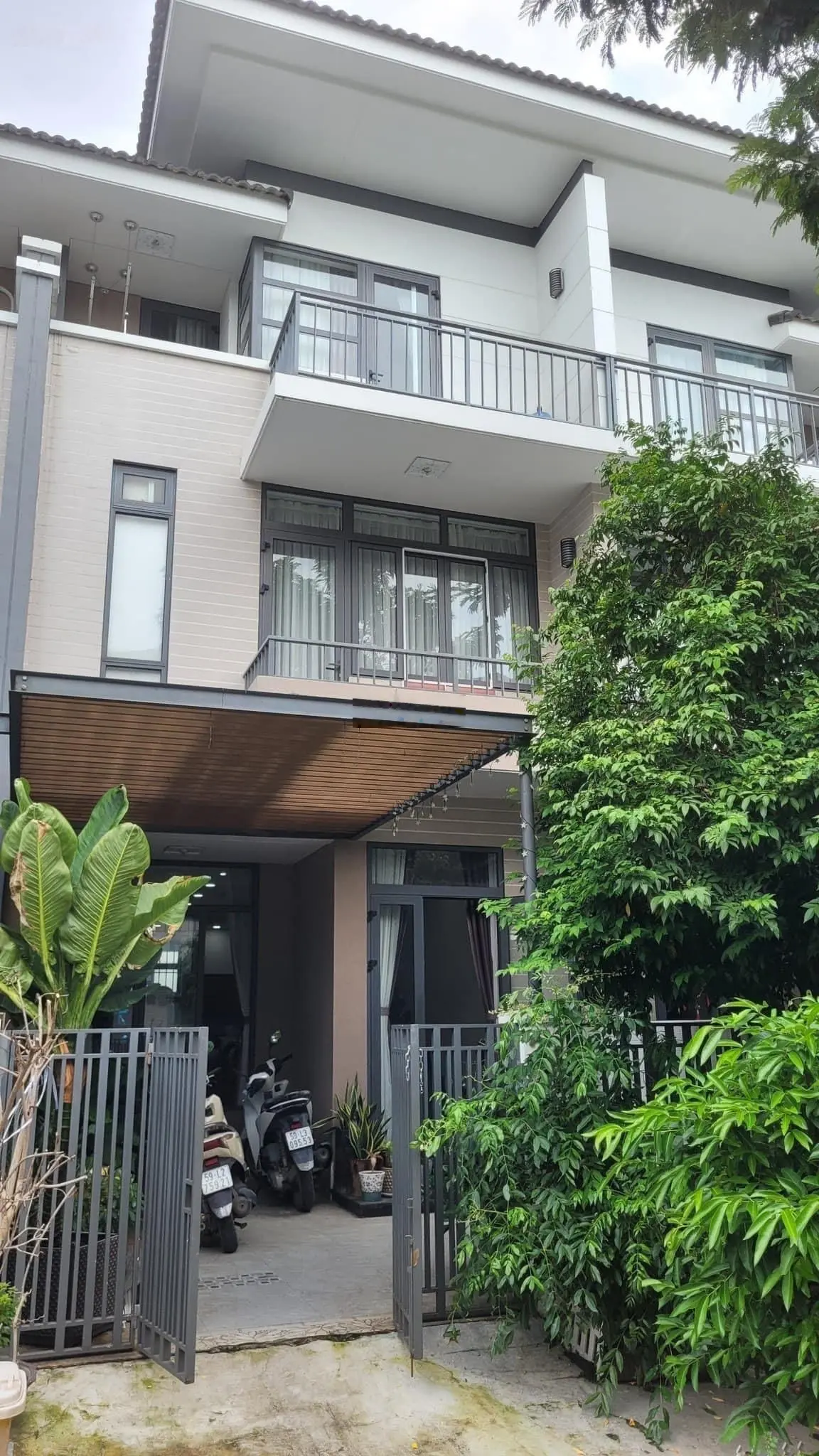 Bán biệt thự dự án LaviLa Nhà Bè giáp sông full nội thất giá 11,7 tỷ