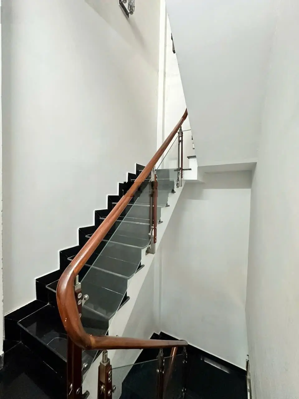 Nhà chính chủ chưa qua đầu tư - hẻm 6m xe hơi ngủ trong nhà - thị trấn nhà bè