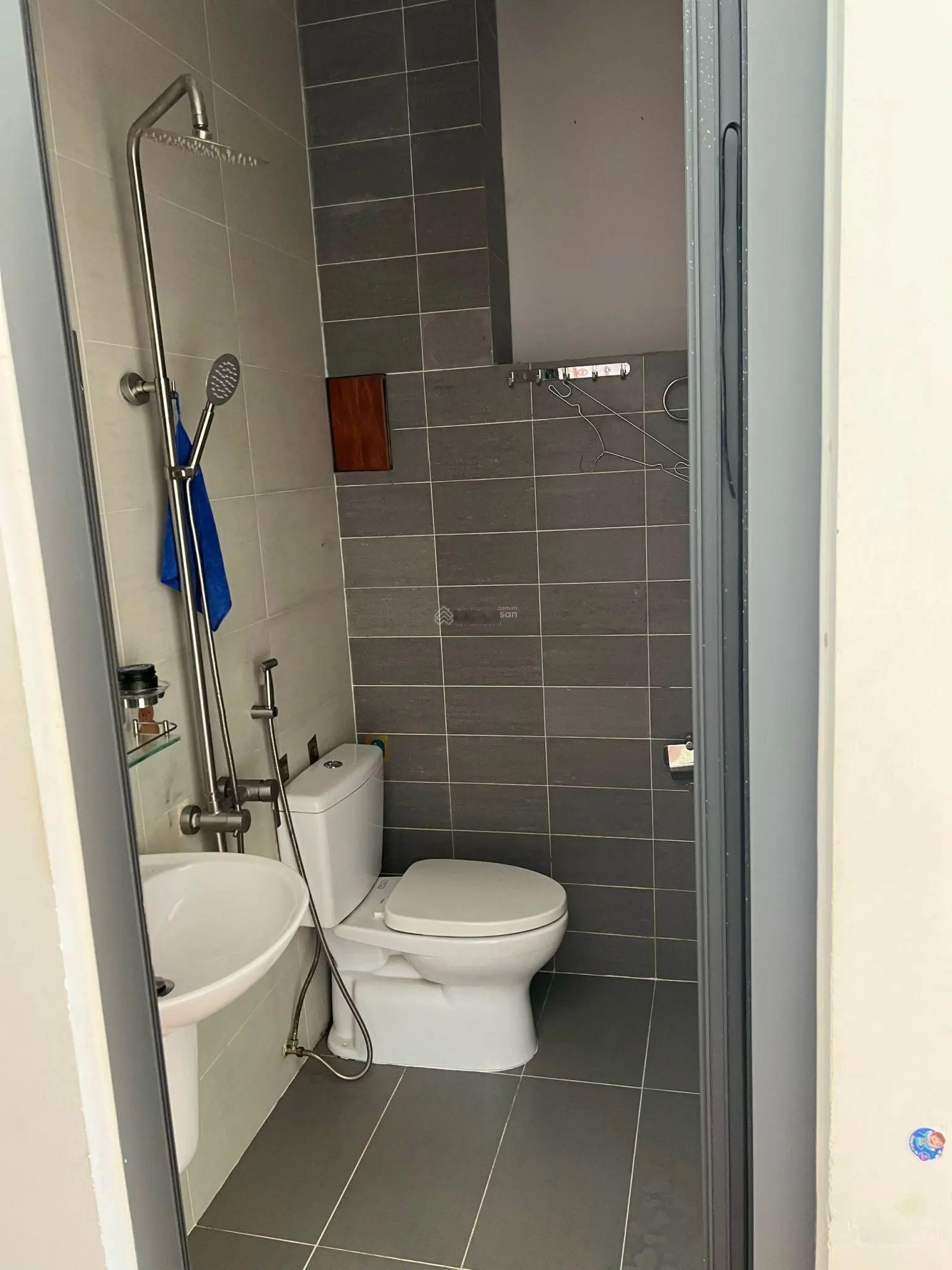 Bán gấp nhà đường 8m Dương Quảng Hàm - P.5 - Diện tích 4m x 18m - 6 lầu mới xây