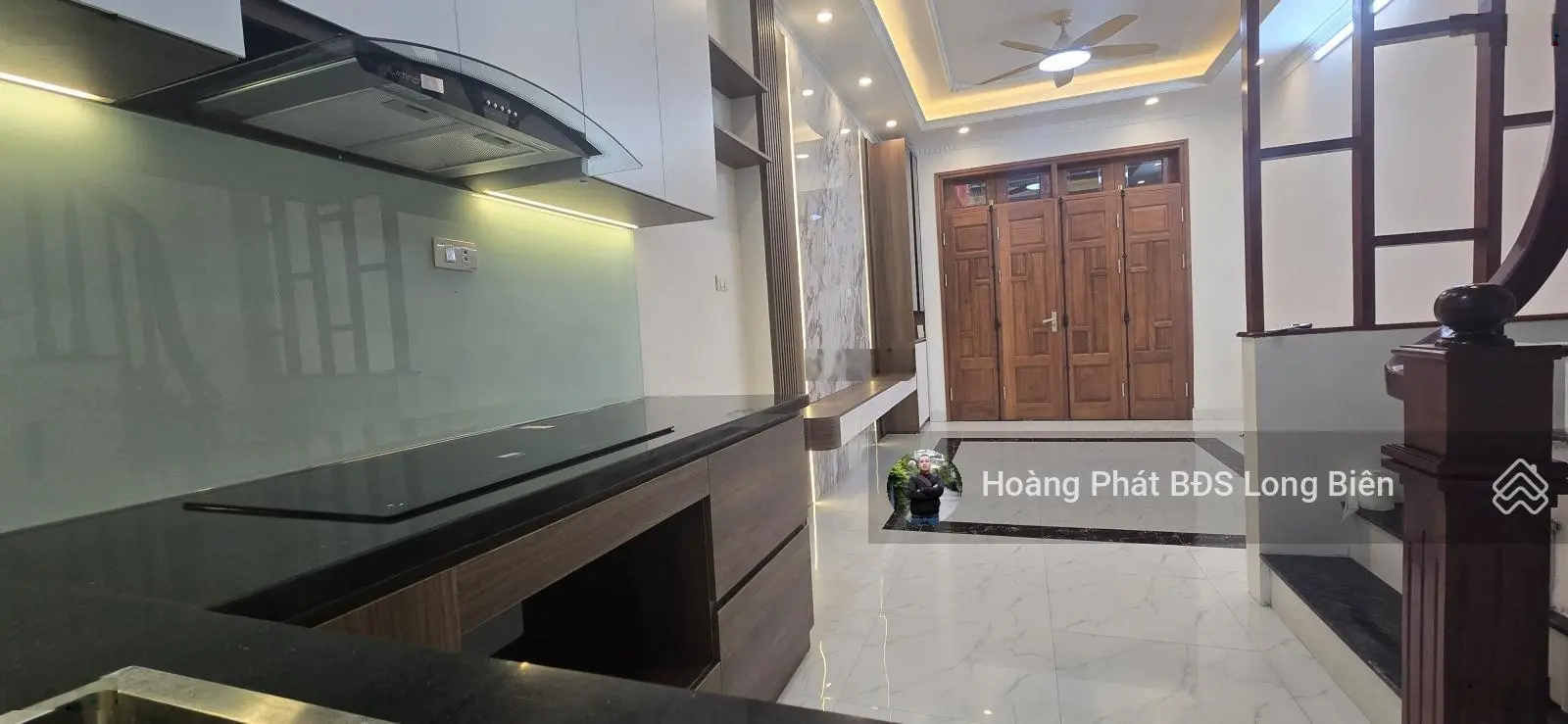 Bán nhà ngõ 206 Cổ Linh, đối diện siêu thị Aeon Long Biên. Full nội thất, ôtô đỗ cổng. LH0965858116