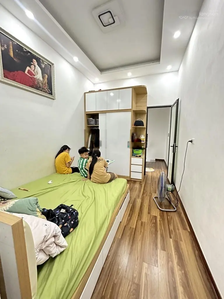 Bán nhà Tam Trinh, 24m2 x 3,95 Tỷ, gần Timescity, cực gần phố, ngõ rộng thoáng, giá cực hiếm