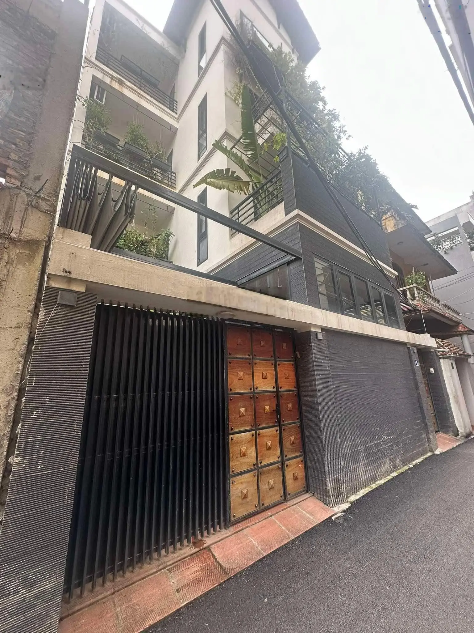 Có 102! Nhà 100m2, 4 tầng MT 9m gara ôtô, ngõ thông, kinh doanh. Lạc Long Quân, Tây Hồ. Chỉ 17.8 tỷ