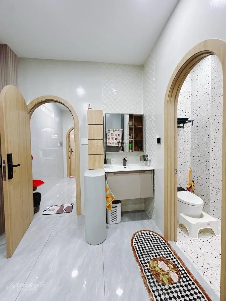 Nhà đẹp 72,7 m2, 4 tầng, thang máy, mặt tiền Nguyễn Biểu kế Q1. 23 tỷ