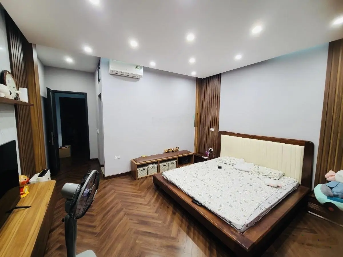 Hiếm! Phân lô Thái Thịnh, ngõ thông, ô tô tránh, gara Kd, thoáng sáng, 20m ra phố, 72m2*5T