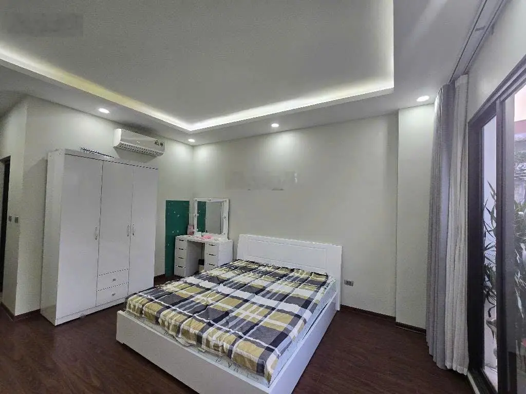 Hiếm, trung tâm phố ngọc lâm, kinh doanh siêu đỉnh gara oto 7 chỗ, 59m2* 5 tầng. 5p sang phố cổ
