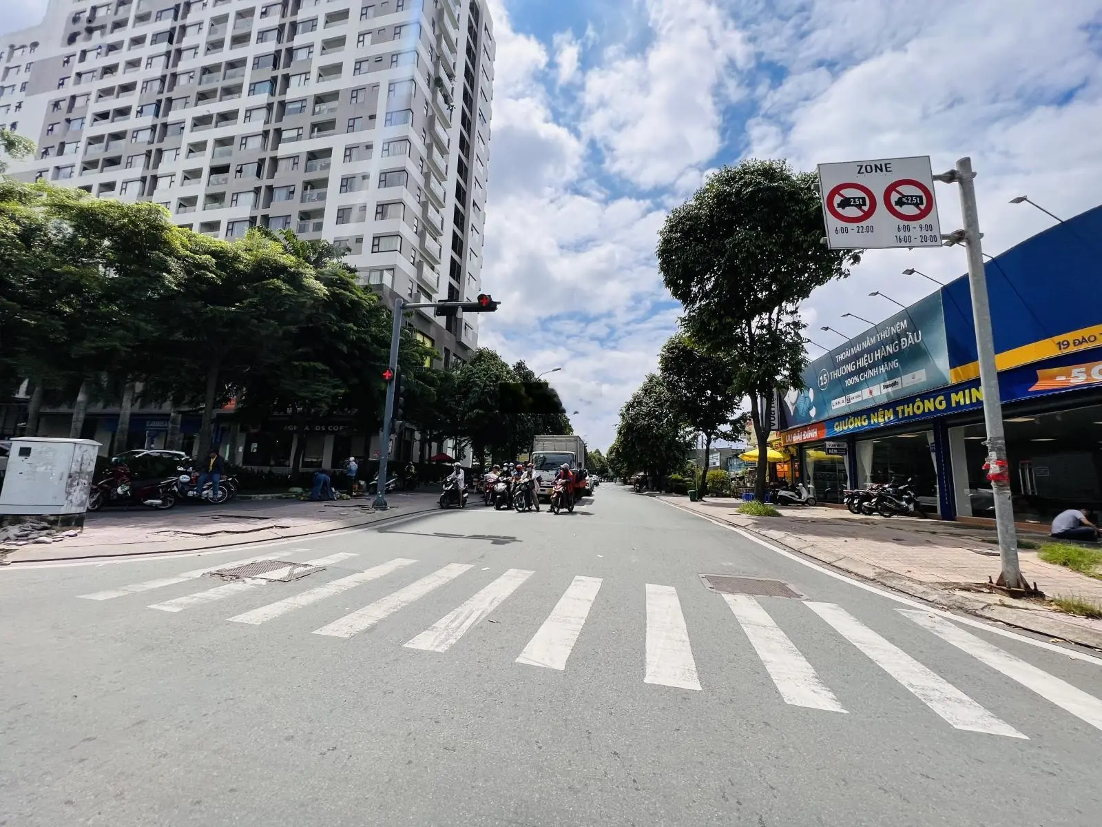 Duy Nhất 1Lô Mặt Tiền KD Sầm Uất XD 1 Hầm 4 Lầu,Vỉa Hè Rộng Rãi đườg Đào Trinh Nhất.Dt 120m2 (5x24)