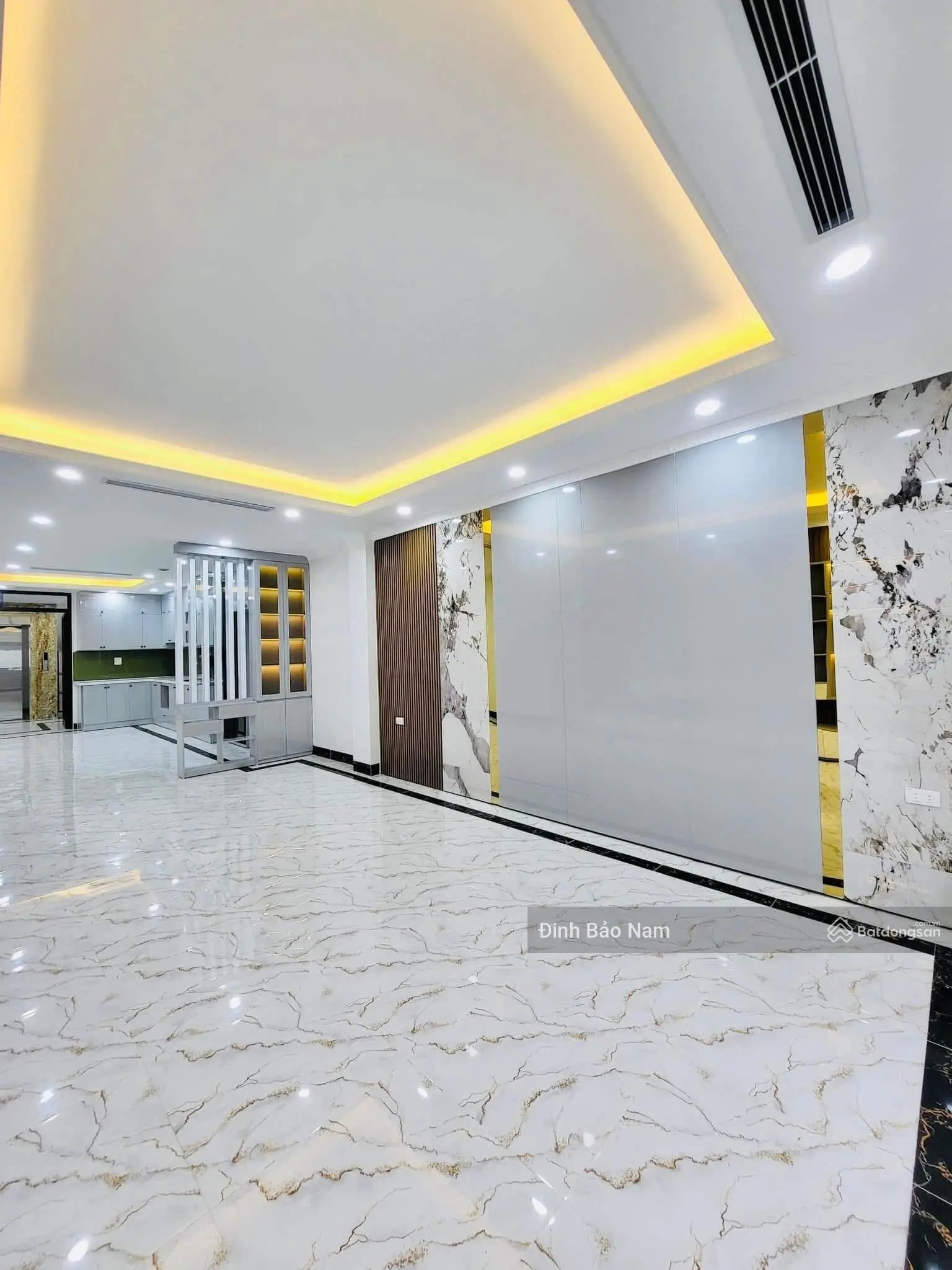 Minh khai 71m 6 tầng thang máy 3 ô tô vào nhà mặt ngõ thông kinh doanh cách 1 nhà ra đường lớn