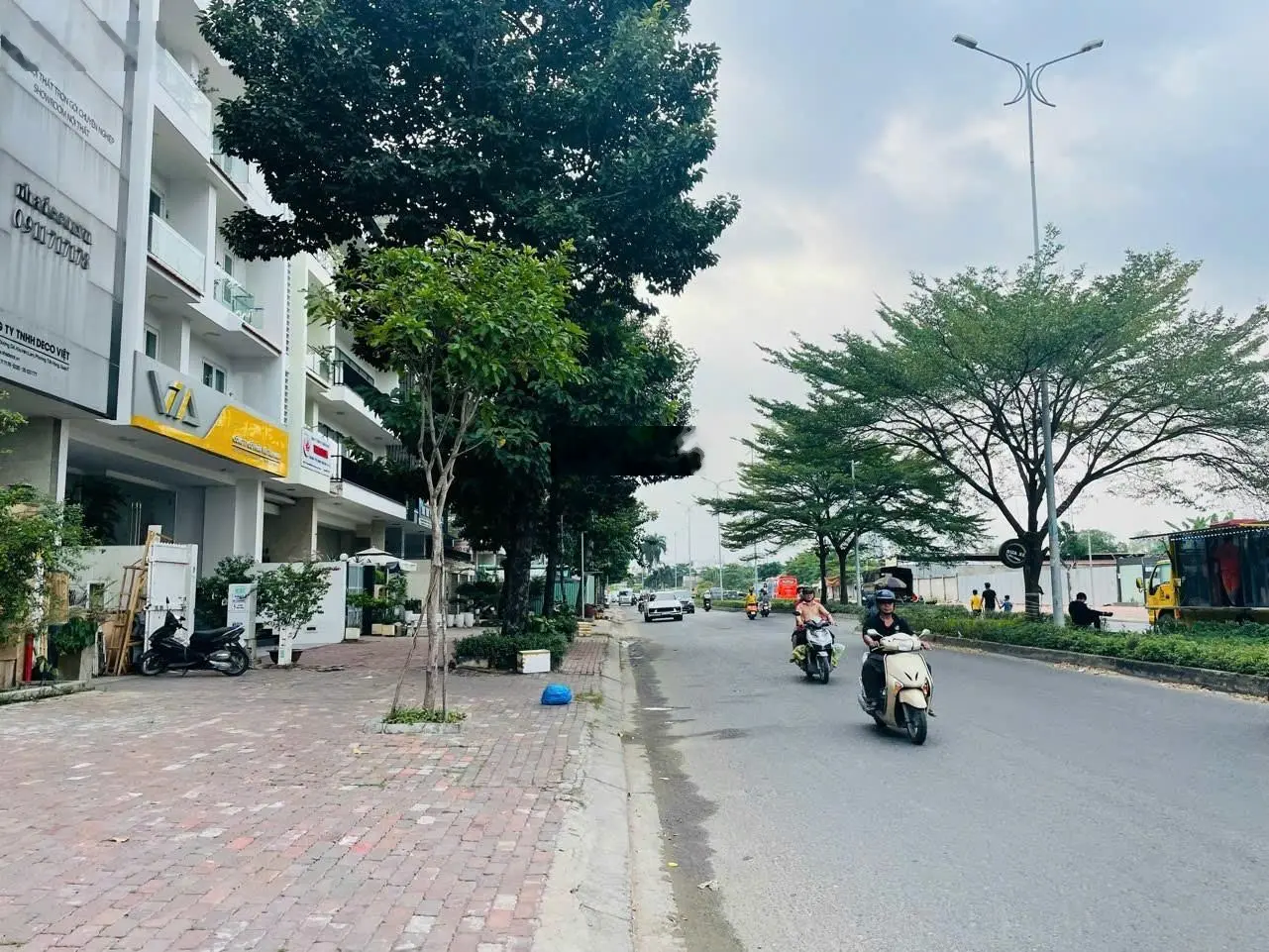 Tòa nhà MT đường D4, KDC Him Lam, Tân Phong, Q7. DT 10x20m hầm 5 lầu. Giá 60 tỷ (Nguyễn Hữu Thọ)