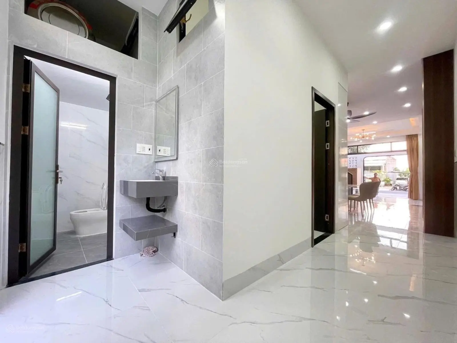 Bán nhà sát Chợ Bình Chánh 10p, nhà khu dân cư SHR giá 1tỷ950 thương lượng