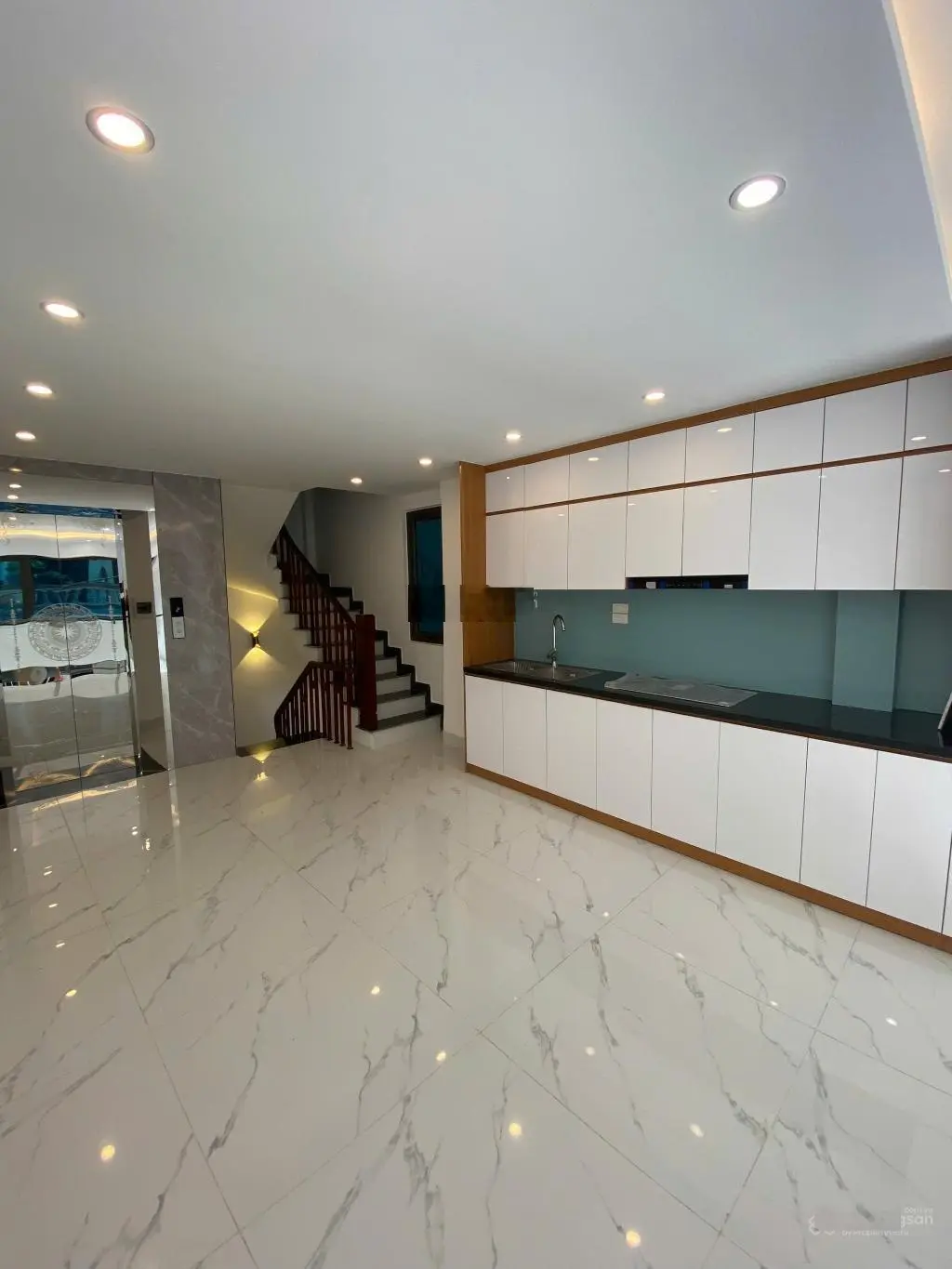 Nhà đẹp phố kẻ tạnh- giang biên- long biên.dt 50m * 6 tầng gara ô tô.nhú 9 tỷ.có tl.