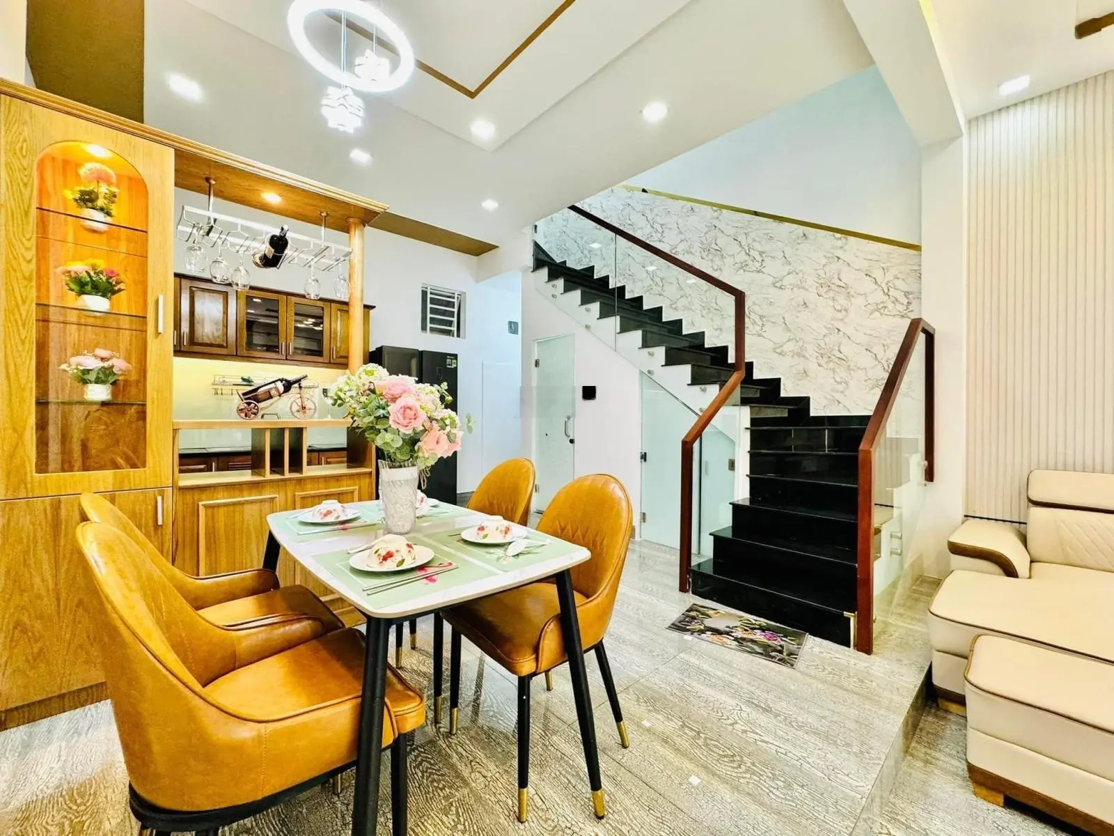 Bể nợ bán nhà 80m2 ngay trường THCS An Bình Dĩ An sổ hồng riêng đang cho thuê 8tr/tháng