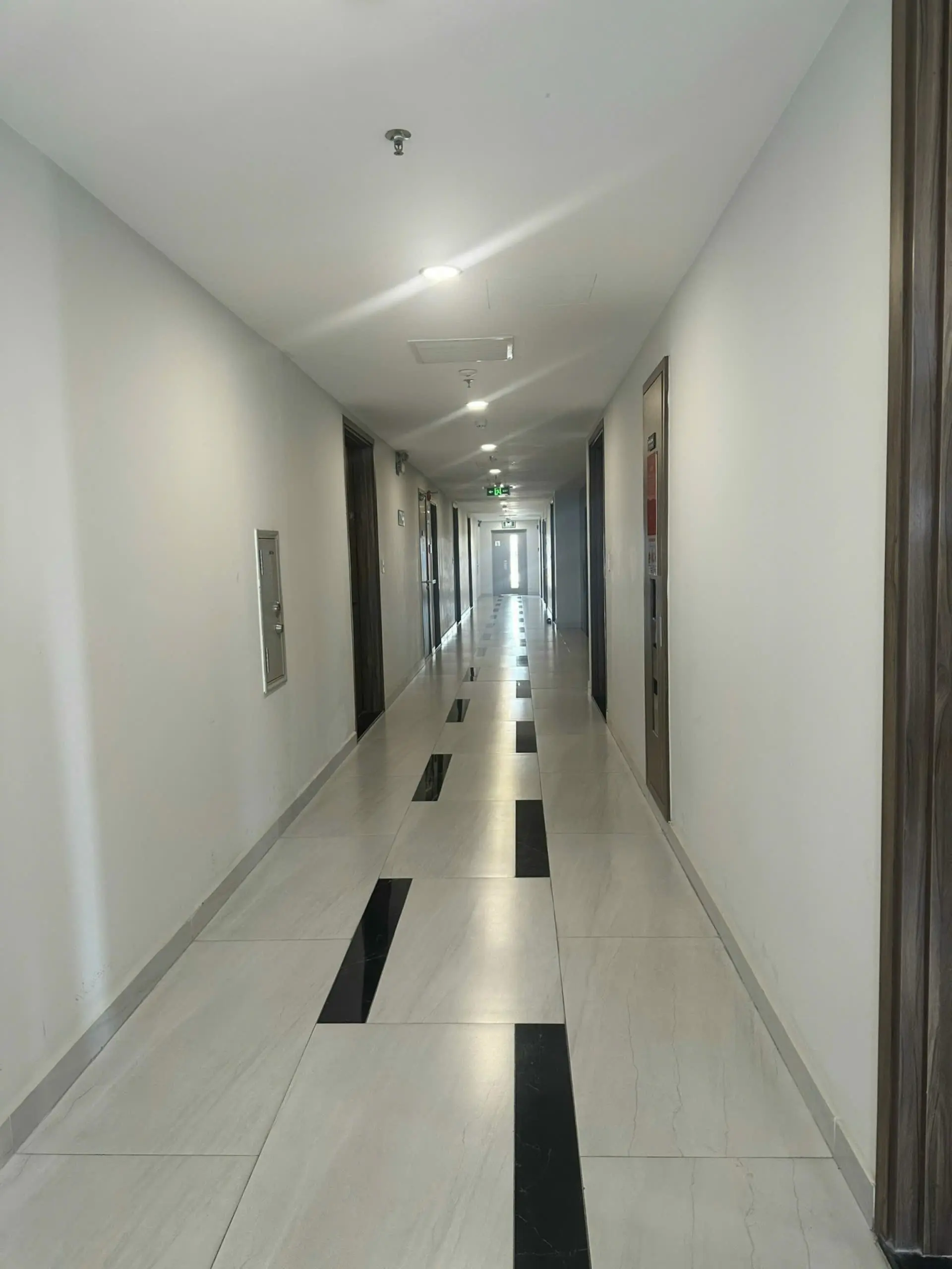 Cần bán CH Park Legend 02 PN, lầu cao giá gốc HDMB