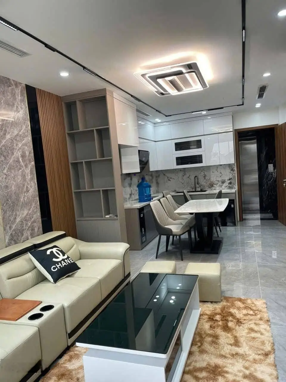 Bán nhà riêng tại Nguyễn Văn Linh, 9,3 tỷ, 44m2, 3PN, 4WC, 6 tầng, Gara oto 7 chỗ