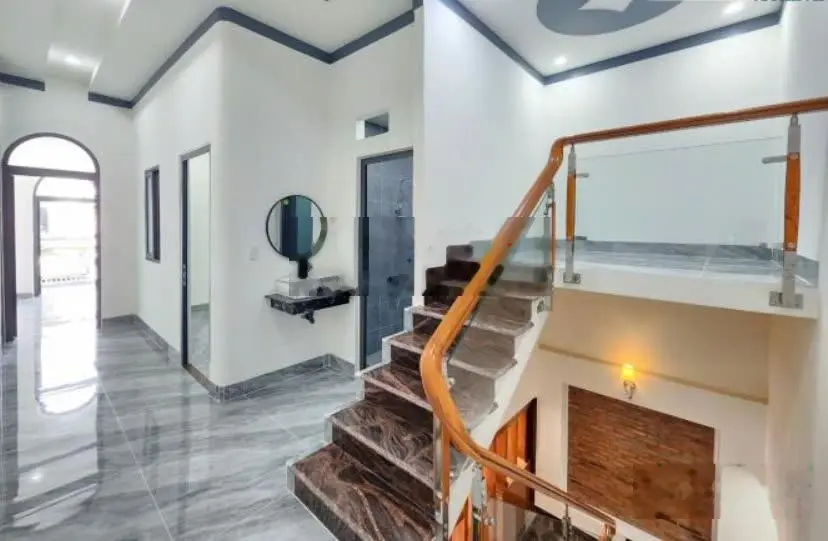 Chính chủ bán nhà 1 trệt 1 lầu sân oto 81m2 sổ riêng ngay KDC Triệu Hoàng Long TP. Thuận An