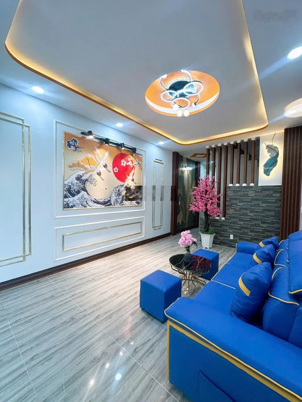 Nhà 1 trệt 2 lầu TT. Cần Giuộc cách QL50 chỉ 50m giá rẻ. Dt 4x14 SHR ODT tặng nội thất giá 1 tỷ 850