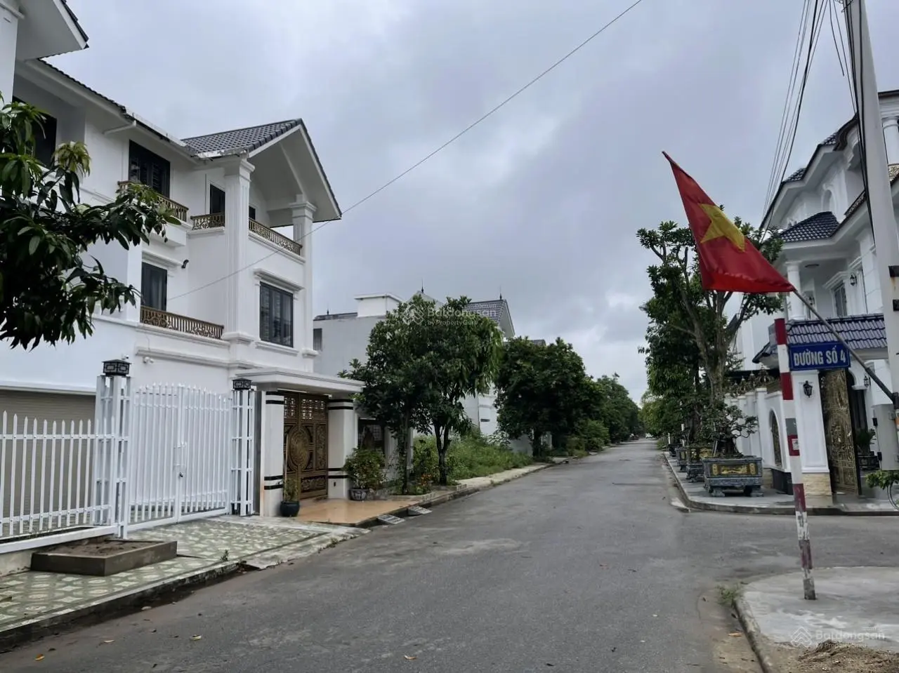 Bán biệt thự Mê Linh, gần TTTM 6 tầng đang xây 180m2, MT 7.2m, LH 0389 451 ***