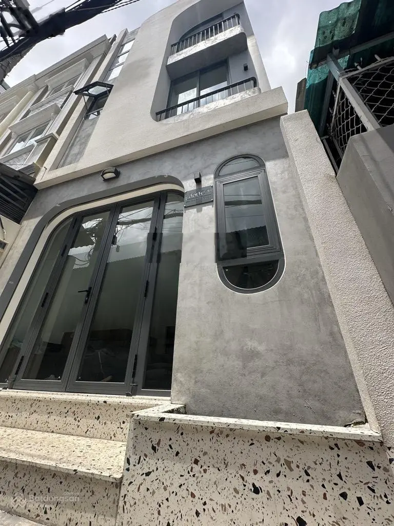 Nhà 2 mặt tiền hẻm 4m đường Bến Vân Đồn, mới xây full NT, 56.5m2, giá 10,7 tỷ