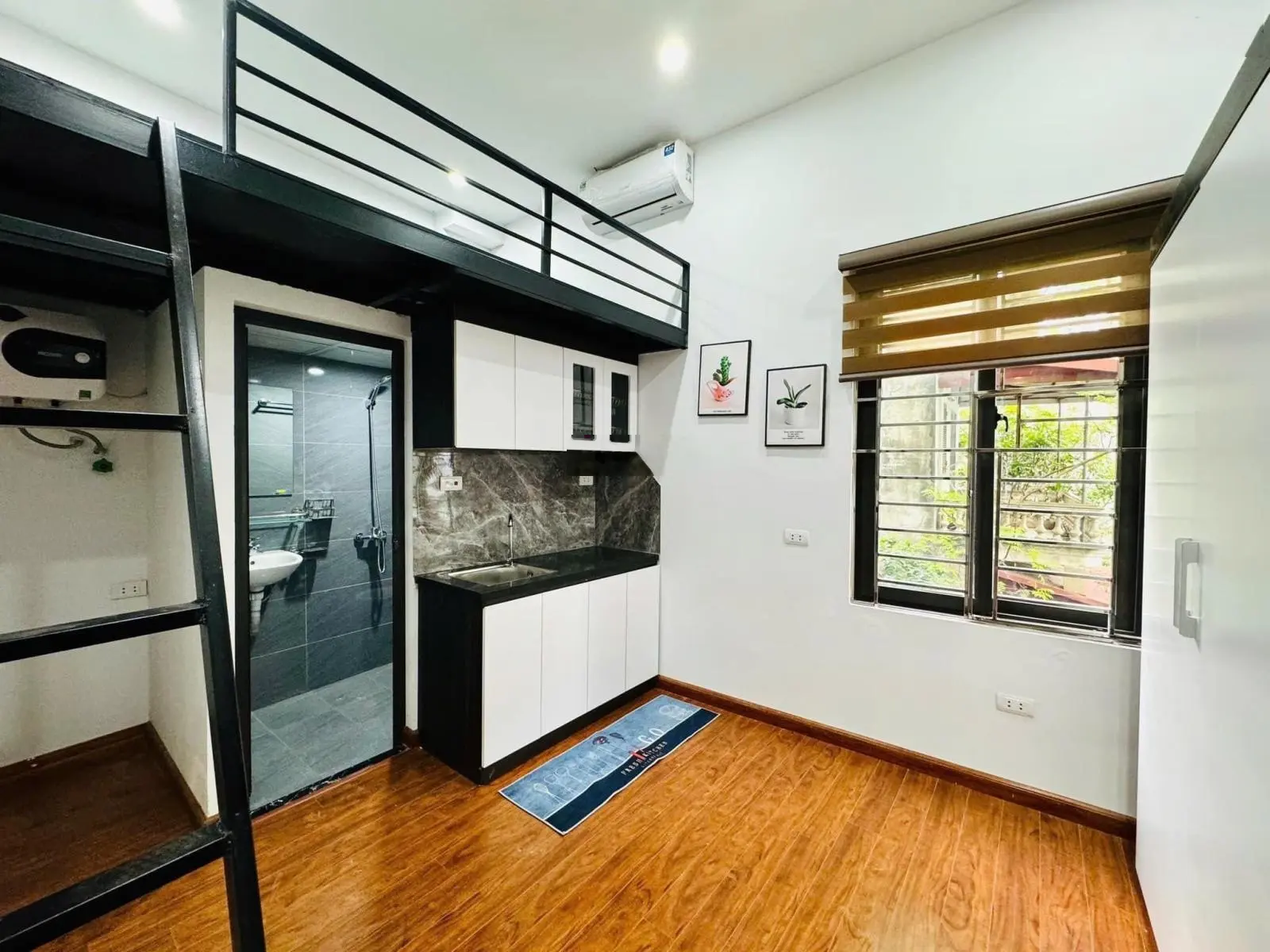 Cần bán căn hộ dịch vụ! Nhà mới dân xây, ngõ ô tô tránh, DT 44m2