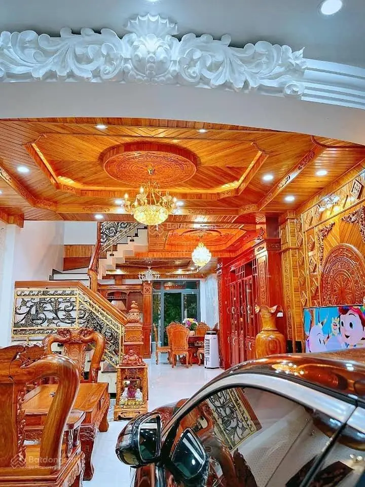 Bán nhà đẹp nguyển hửu cảnh 105m2- 3 lầu- 4 pn -chỉ 17tỷ5 p 22- quận bình thạnh.