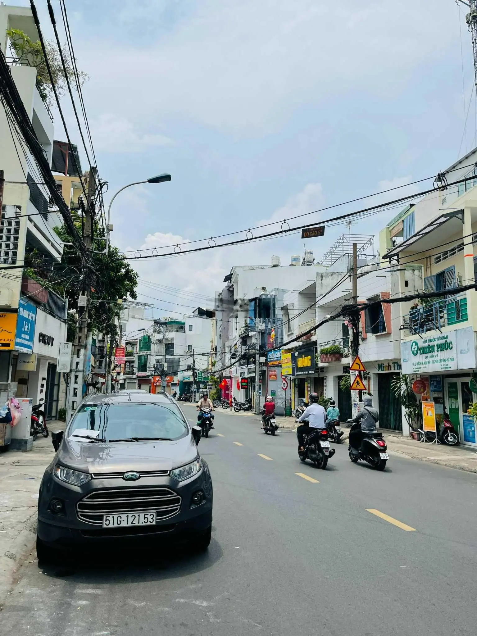 Nhỉnh 10 tỷ - Nhà vuông vức 73m2 đường 8m thẳng tắp Sát bên Etown P13 QTB - Tiện XD VPCT, CHDV