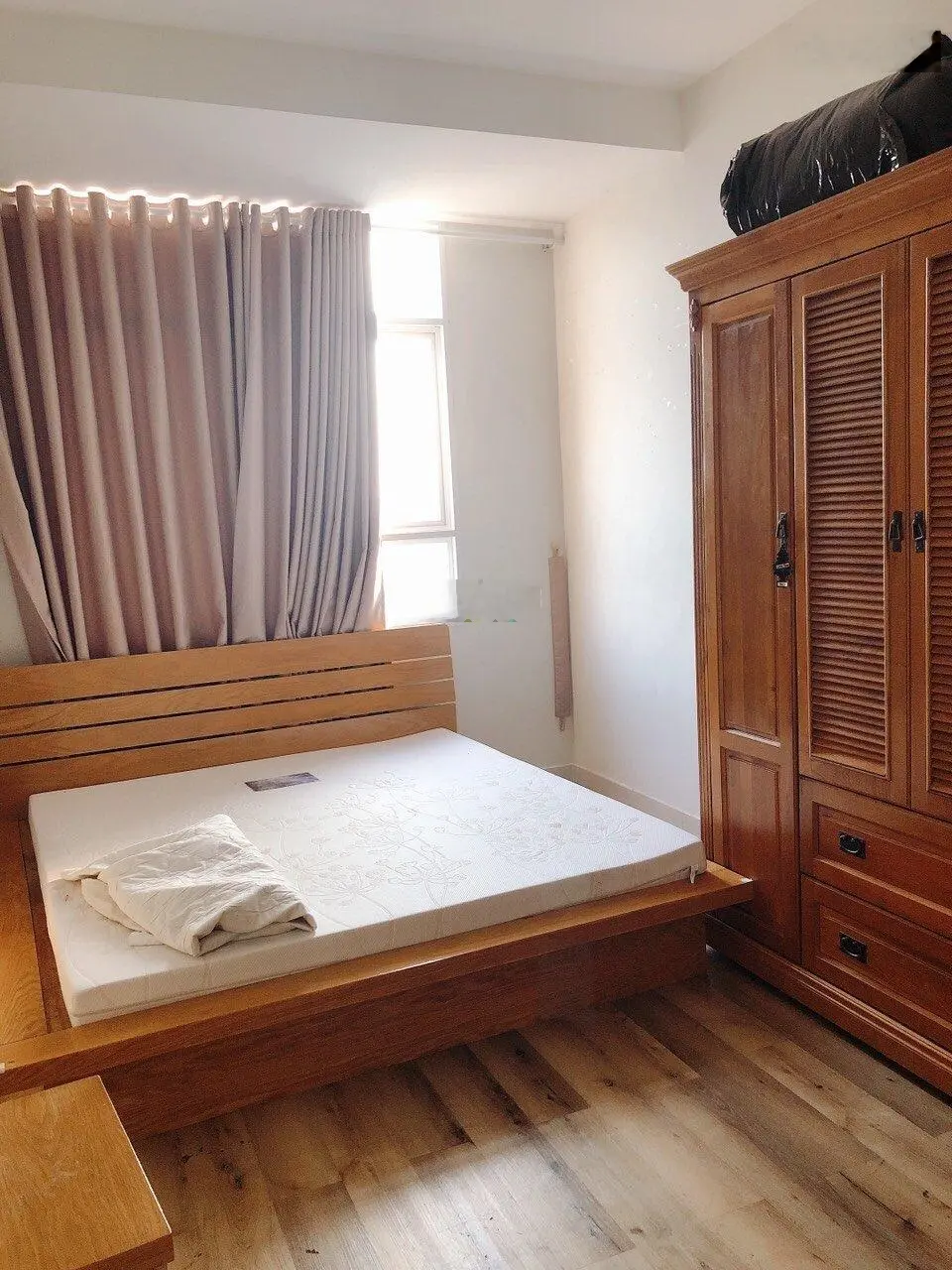 Bán căn hộ Hoa Sen view Đầm Sen, 94m2, 3 phòng ngủ, 2 nhà vệ sinh, sổ hồng sẵn, giá 5.760 tỉ