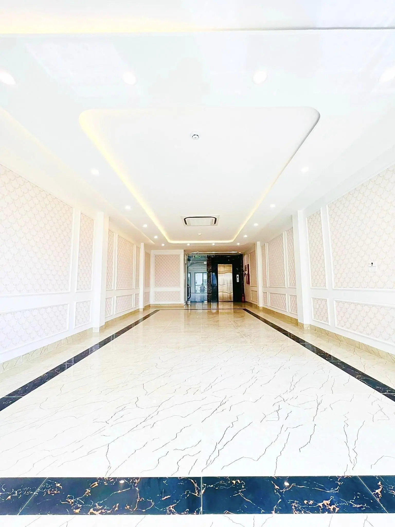 Bán nhà mặt phố Nguyễn Hoàng, 80m2 8 tầng thông sàn, MT 5m. Của Hiếm.