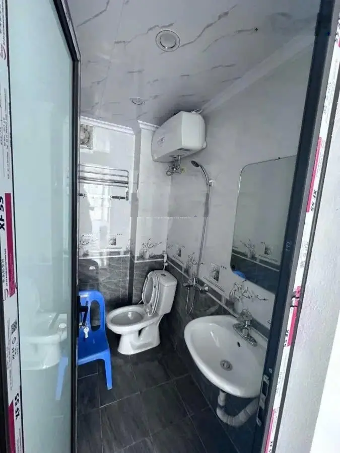 Bán nhà phân lô phố Chùa Láng, Đống Đa. DT 52m2*4,5 tầng. MT 4,6m. H: T. Gara ô tô. Sổ đỏ. 21,5 tỷ