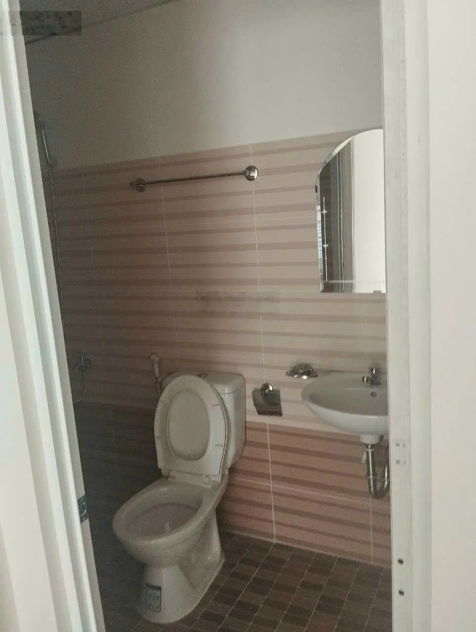 Cần bán gấp căn thương mại chung cư Hoàng Quân, Nha Trang, Cách biển 800m, tiện ích đủ xung quanh