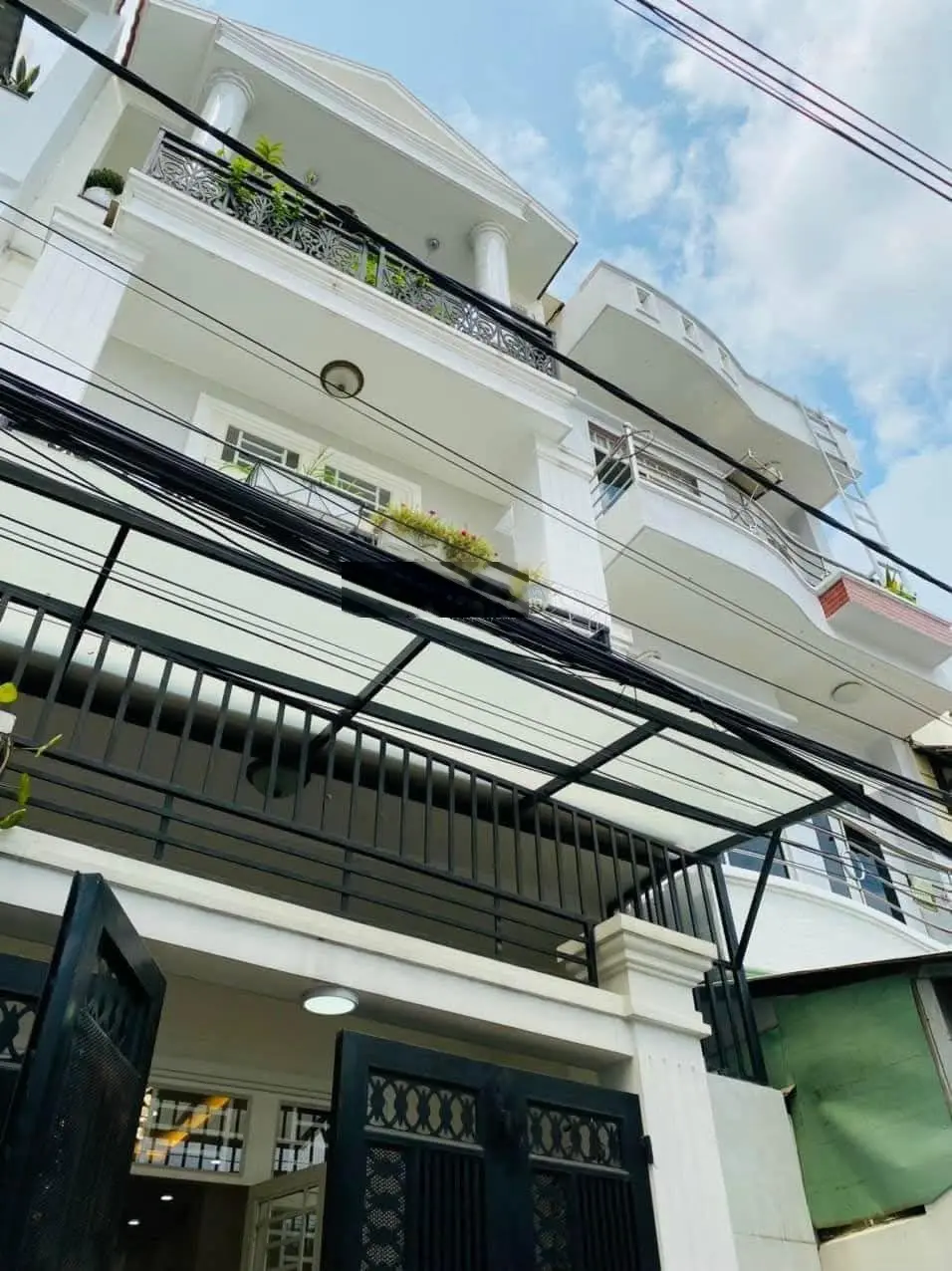 Nhỉnh 5 tỷ. Hàng hiếm Hiệp Bình Chánh, ngay Đại học luật, 3 tầng, 65m2