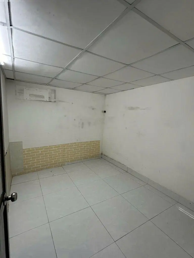 4.8m x 11m - SHR - Nhà Trống - Sân To