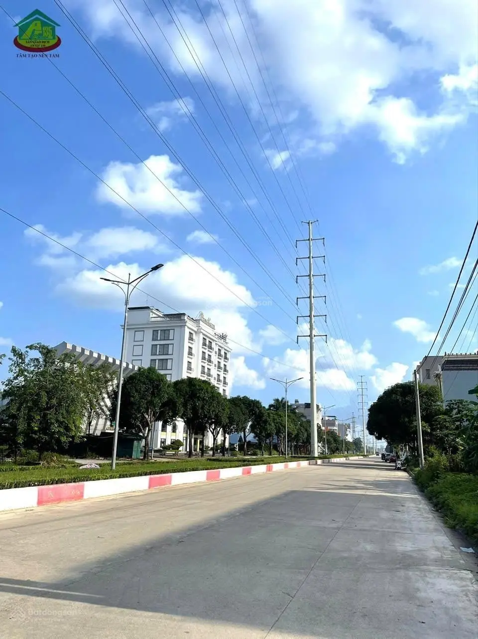 Bán đất quảng trường 3 ngõ đường đinh tiên hoàng gần trường iq Lh 0972 018 ***