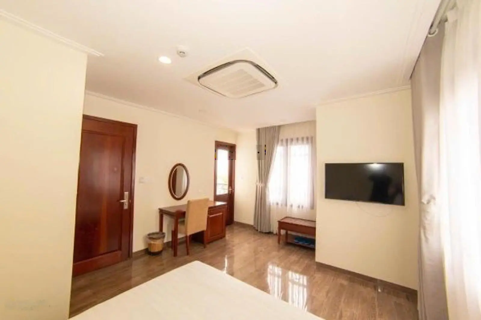 Cần bán khách sạn 7 tầng khu Quân Trấn (khu phố Tây sầm uất) - Giá chỉ 17tỷ (thương lượng)