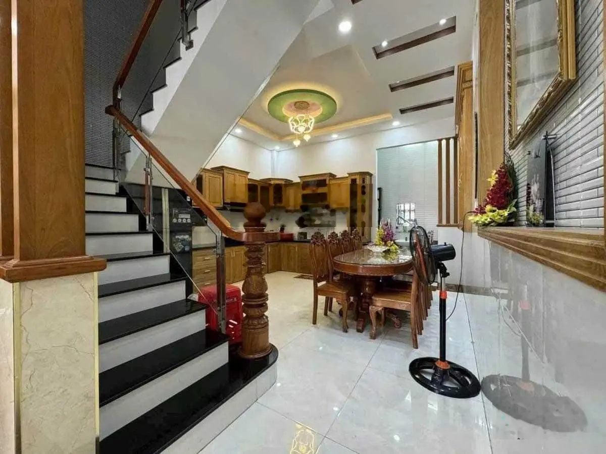 Giảm sâu bán nhanh nhà đường Nguyễn Sơn Hà, Q3 - 60m2. Sổ hồng chính chủ. Hẻm xe hơi