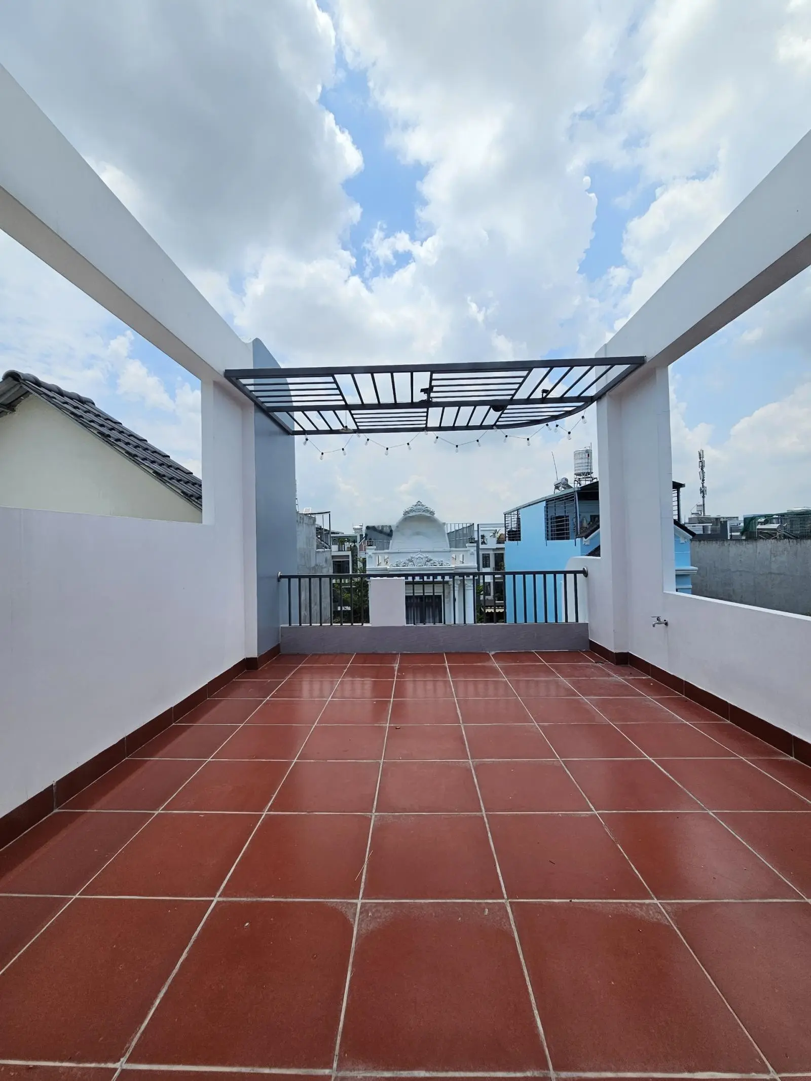 3 tỷ 950 bán nhà 2 mặt tiền 1 trệt 2 lầu KDC đẹp, P. Bình Chuẩn, TP. Thuận An