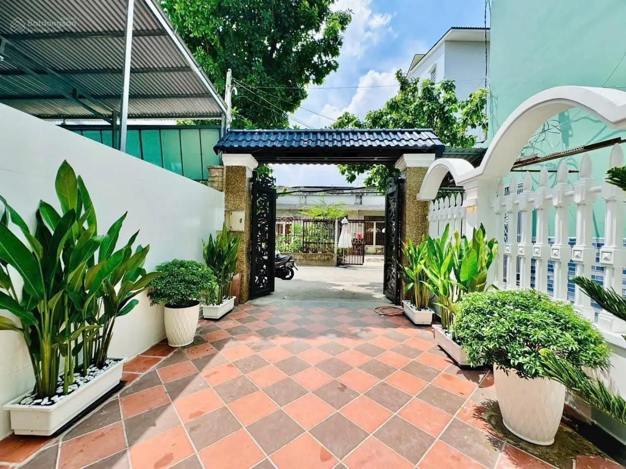 Bán gấp nhà đường số Khánh Hội. Phường 6. Quận 4. Giá 3 tỷ 990. Bớt lộc. Sổ riêng. Gọi 0904 430 ***
