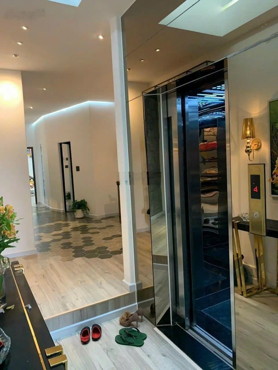 Thu nhập 130tr/th ! chdv cao cấp 6 tầng gần sân bay - 125m2 ngang gần 5m sát mặt tiền - chỉ 25.x tỷ
