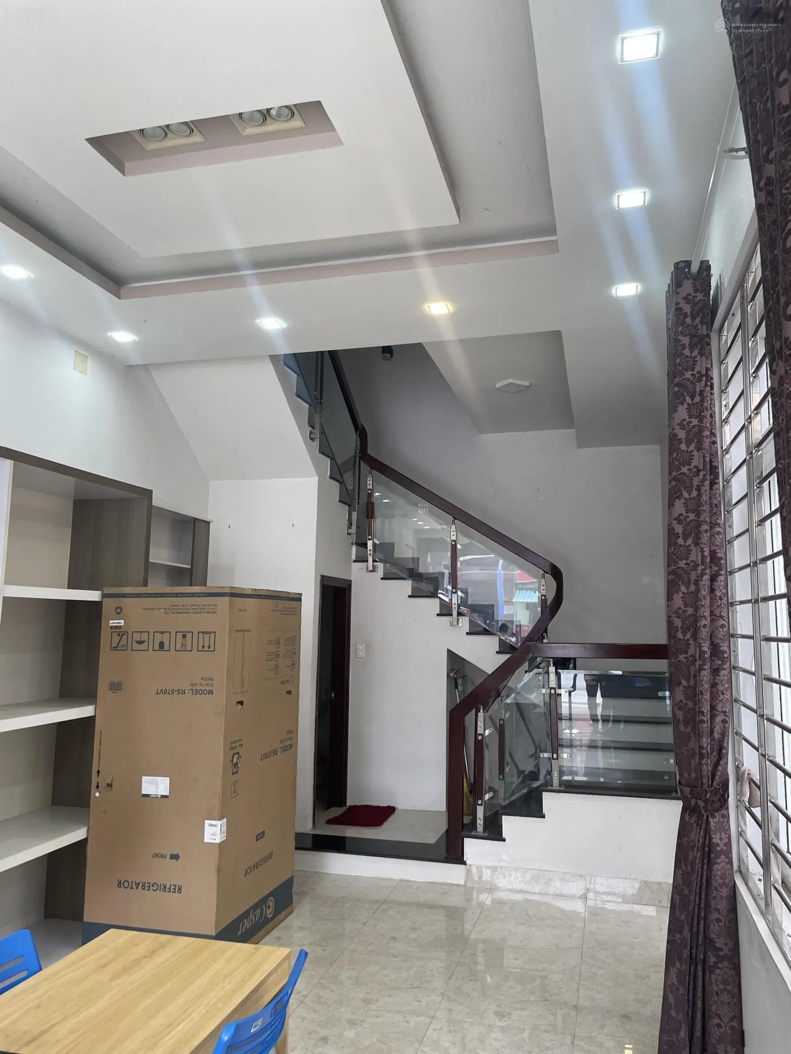 Bán nhà mặt tiền đường hình vương ngay trung tâm TP 4 tầng giá khá hợp lý lô góc 2 diện