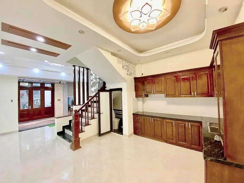 Bán nhà Phú Minh , 35m2 , 5 tầng , 4,8 tỷ , vài bước ra ô tô , bãi đỗ xe 30m , vị trí tuyệt vời .