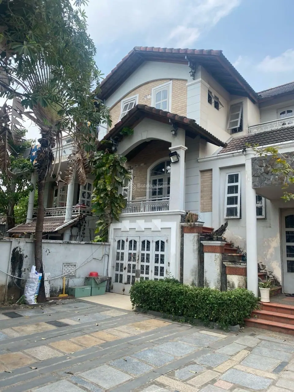 Bán biệt thự 3 mặt tiền, DT 612m2 - giá 35 tỷ giáp sông Sài Gòn Thủ Đức