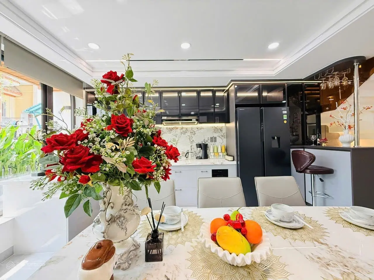Bán nhà đẹp 1 sẹc thẳng, sát mặt tiền Đ. Nguyễn Tư Giản, 3PN, phòng thờ, 5WC, trệt lửng 2 lầu, P.12
